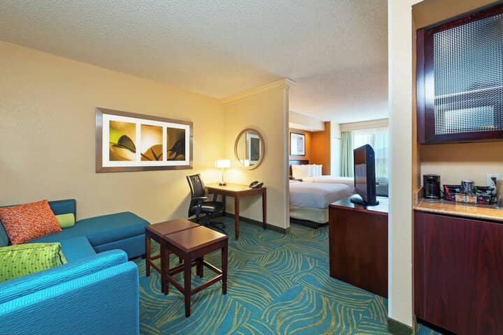 Room 17 of 37