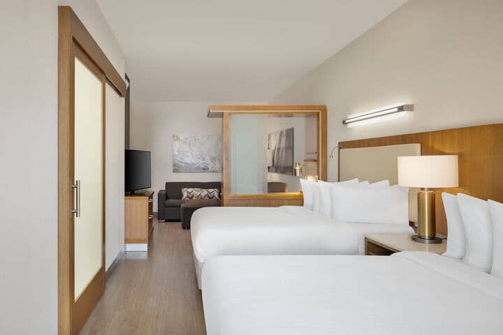 Room 8 of 48