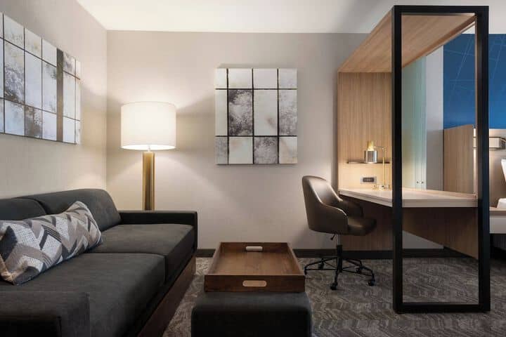 Room 15 of 30