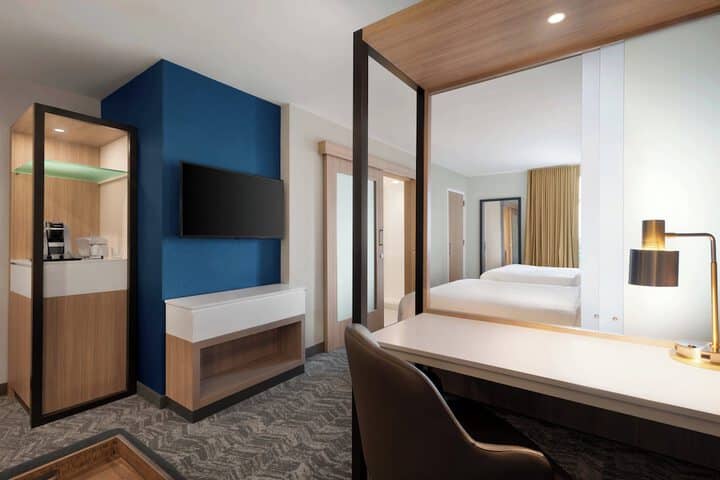 Room 13 of 30