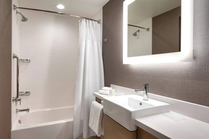 Room 4 of 28