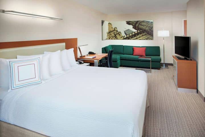 Room 4 of 40