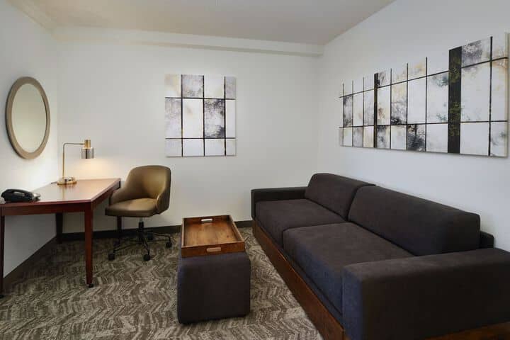 Room 9 of 37