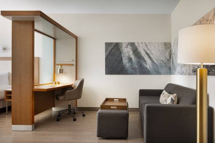 Room 15 of 48
