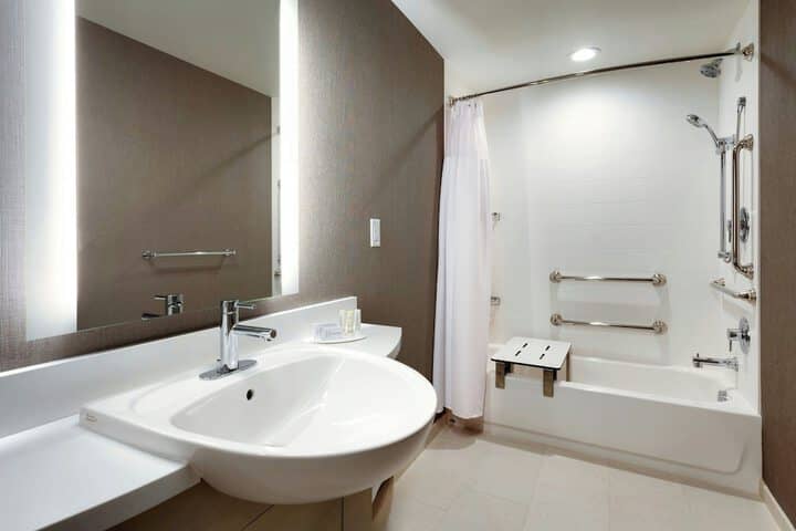 Room 12 of 28