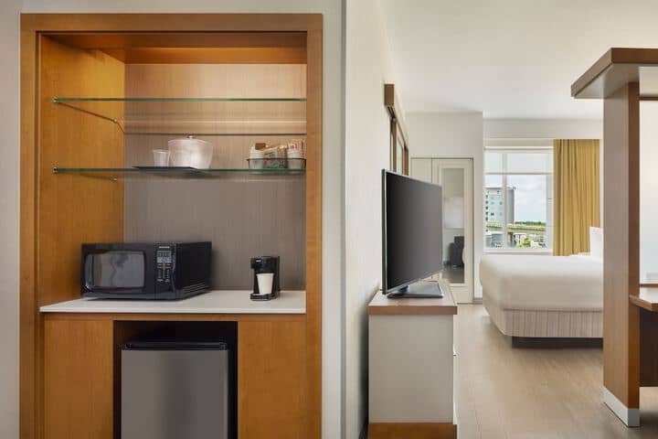 Room 17 of 48