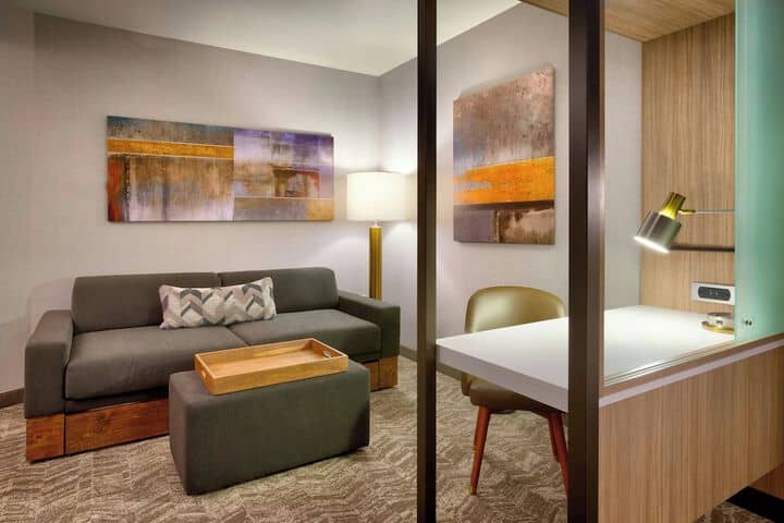 Room 9 of 28