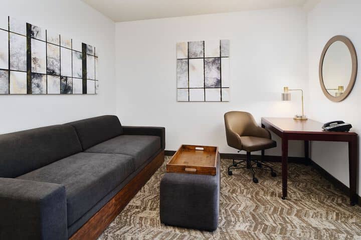Room 11 of 37