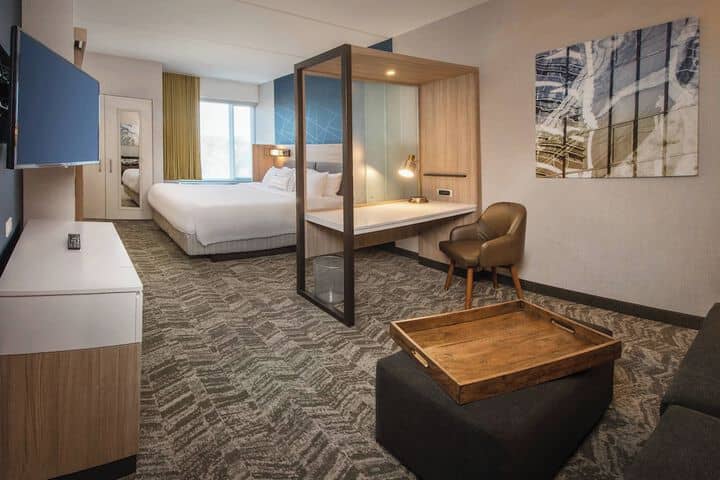 Room 9 of 27