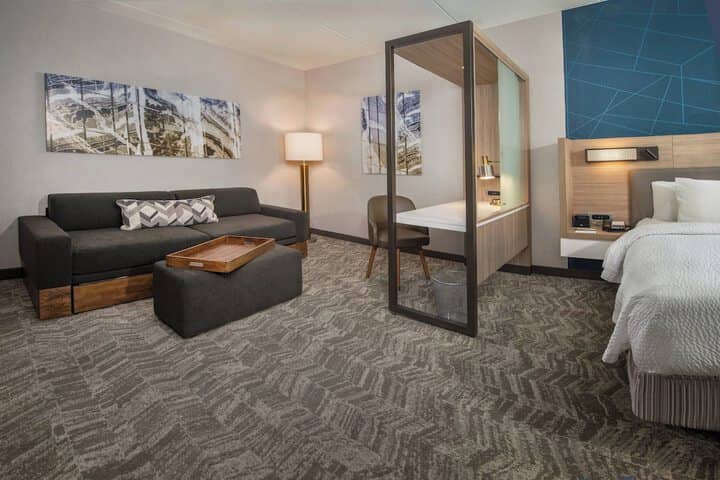 Room 10 of 27