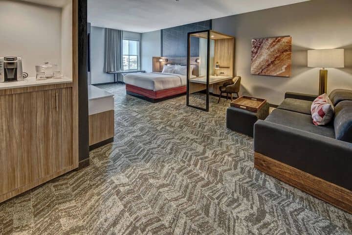 Room 9 of 28