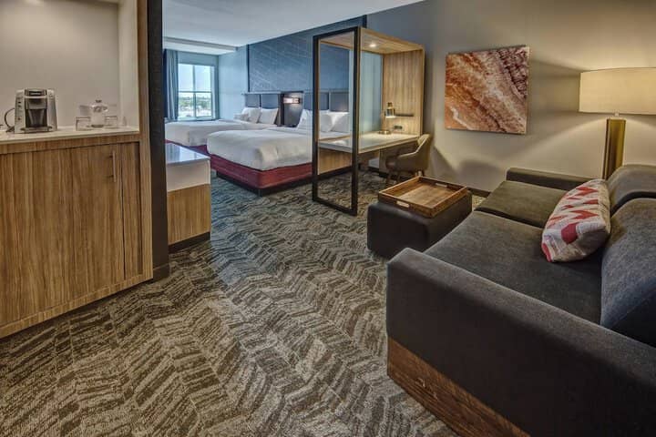 Room 8 of 28
